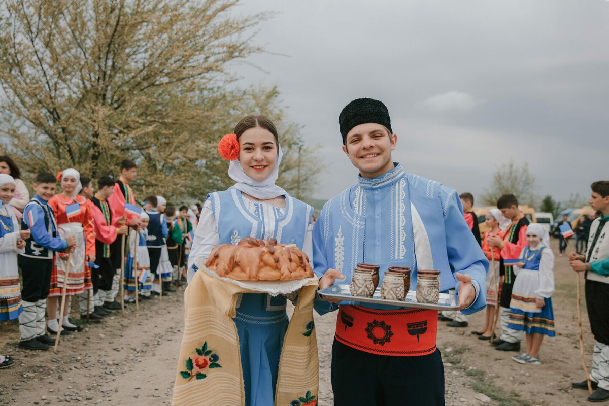 The Gagauz: A Turkic Language on a Balkan Genome