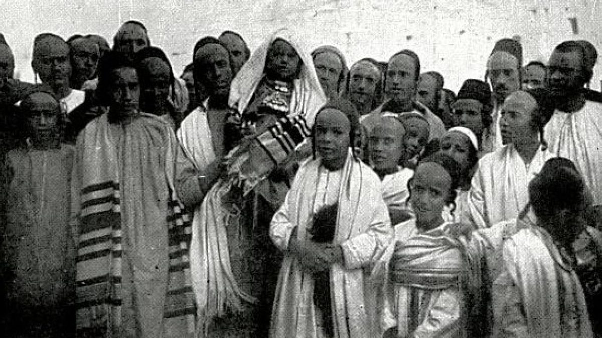 The Jewish Diasporas Through Ancient DNA: 2,500 Years of Migration, Endogamy, and the Levantine Root