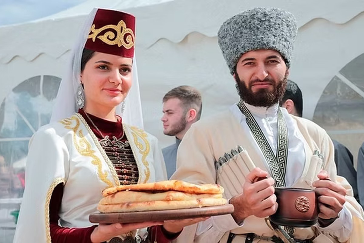 The Ossetians: Are They Really the Last Alans? Iranian Language and Steppe Ancestry in the Caucasus
